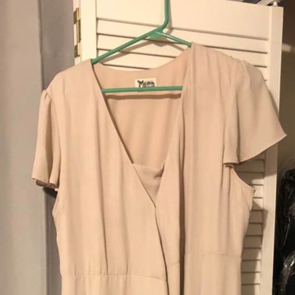 Noelle Flutter Wrap Dress - - Picture 6 of 8